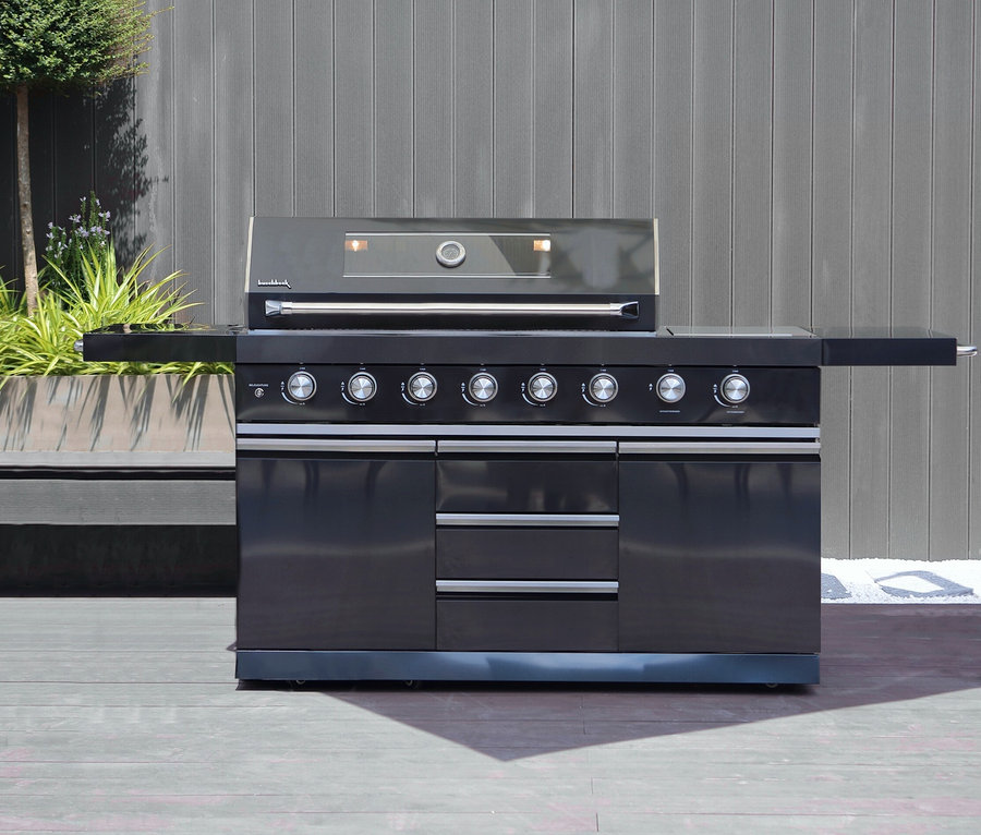 Schwarze Buschbeck Outdoorküche »Chester« inklusive Wetterschutzhülle.