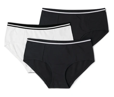 Drei Damen Slips, einer in Weiß und zwei in Schwarz, alle mit einem weißen Bund, liegen übereinander.