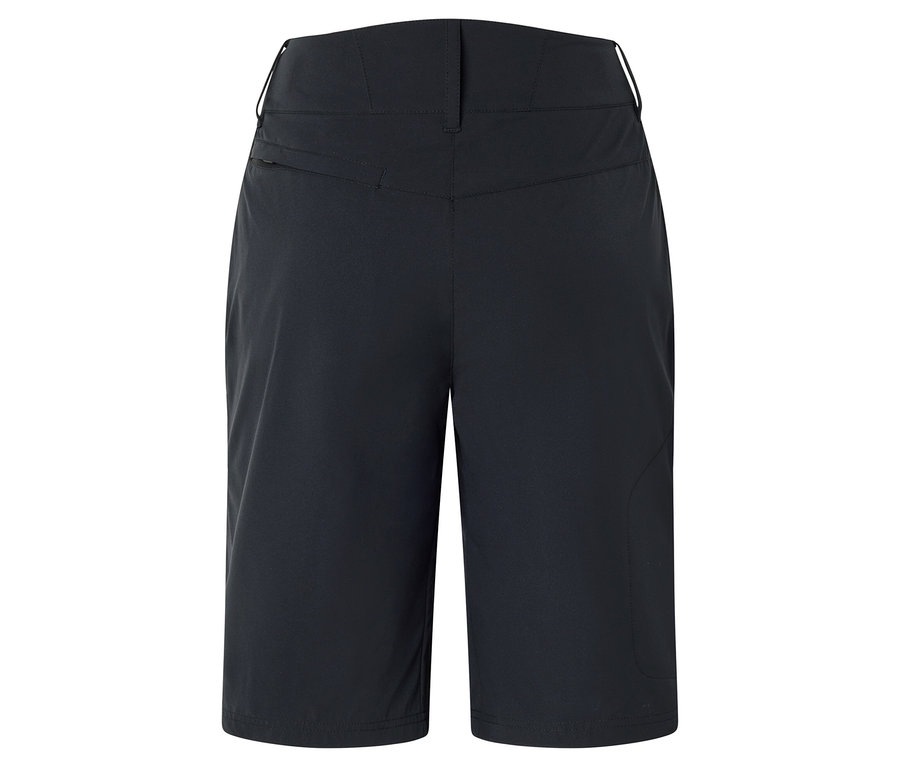 Nahaufnahme der Rückseite einer schwarzen Shorts.