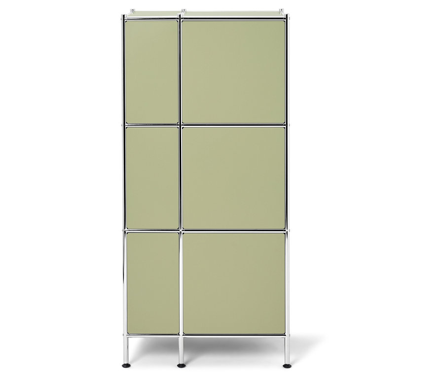 Ein sechsteiliges, modulares Regal in Hellgrün mit einem silbernen Rahmen steht auf einem weißen Hintergrund.