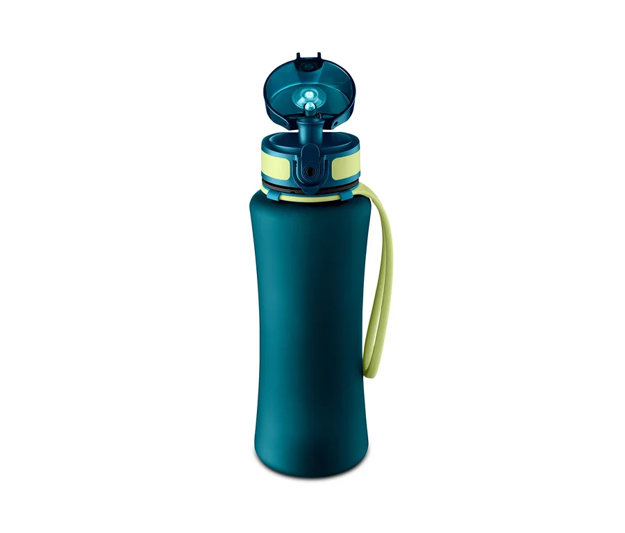 Eine blaue Trinkflasche mit offenem Deckel und gelbem Band.