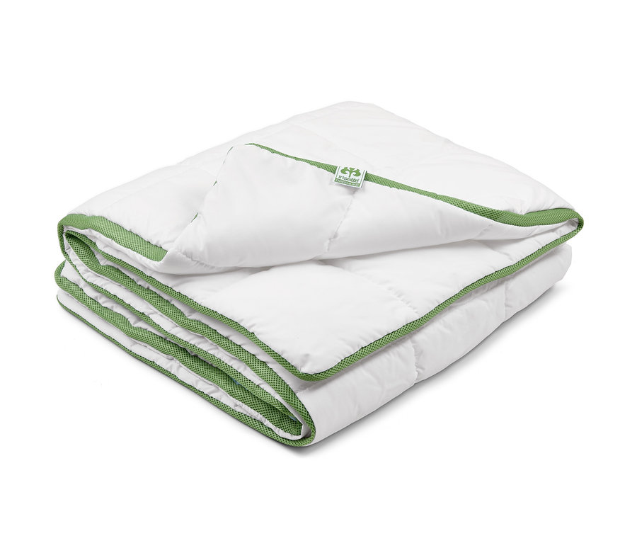 Gefaltetes, weißes irisette® greenline Steppbett mit Klimaband.