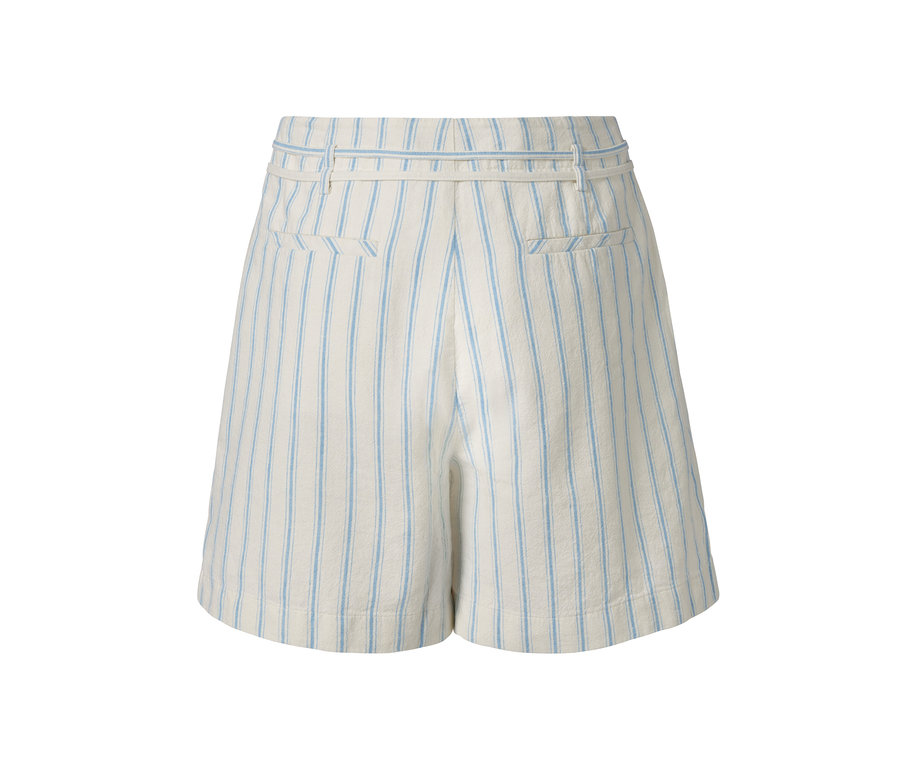 Weiße Webshorts mit blauen Streifen.