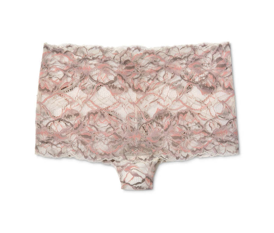 Eine Spitzen-Panty liegt auf einem weißen Hintergrund.