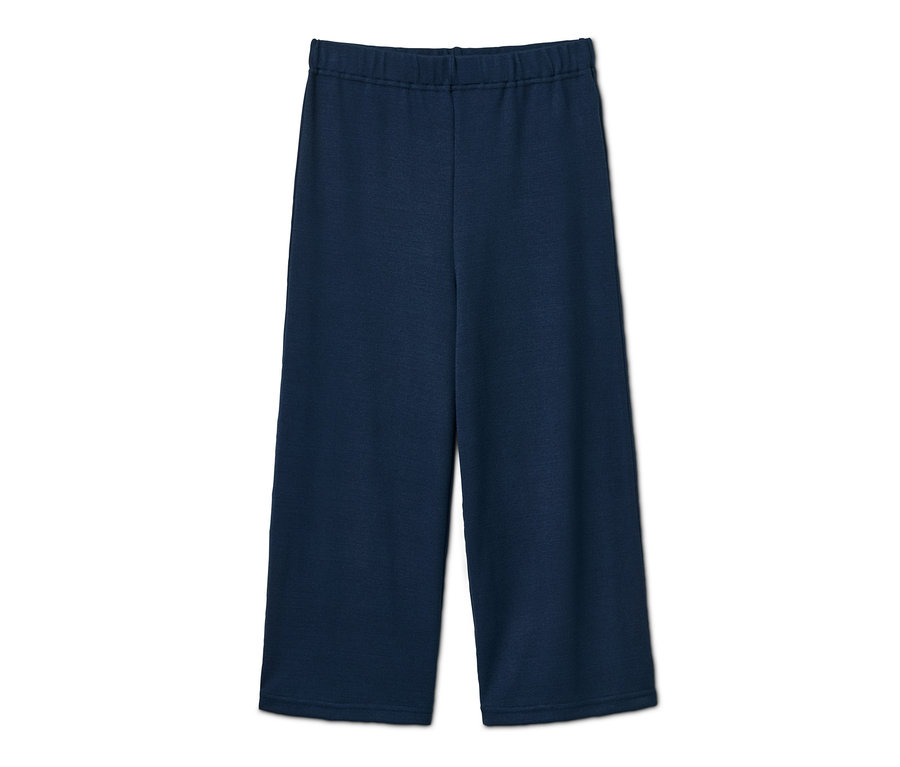 Dunkelblaue, weite Hose aus der Lounge-Kombi auf weißem Hintergrund.