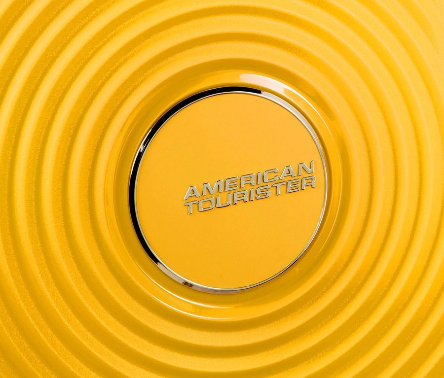 Detailaufnahme eines golden yellow American Tourister Hartschalen-Koffers »Soundbox«.