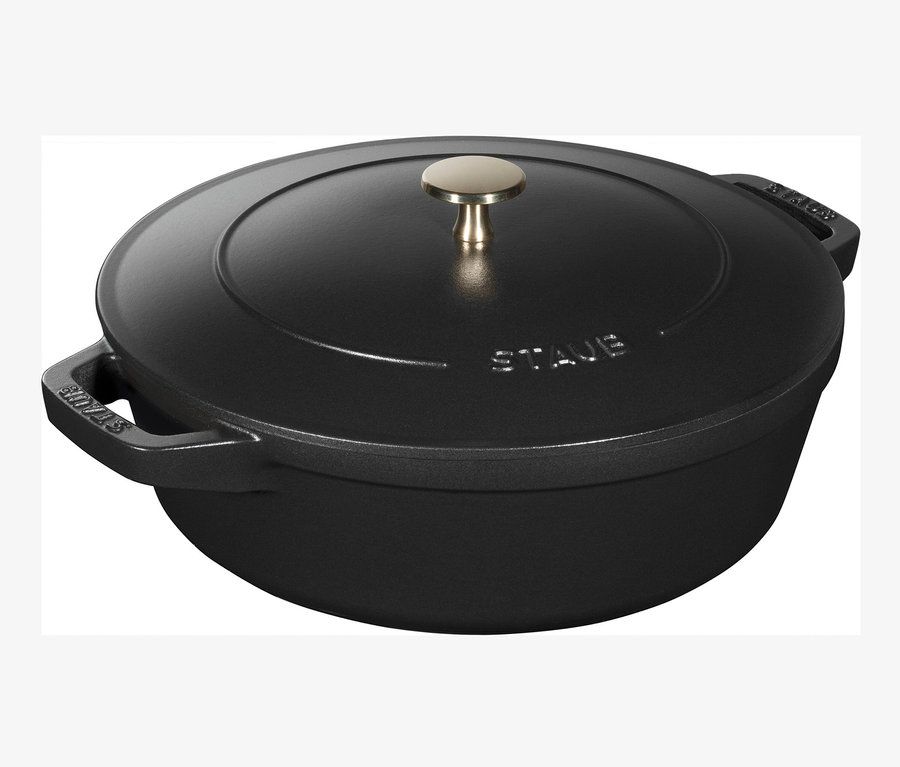 Nahaufnahme des schwarzen Staub Gusseisen-Kochtopf-Sets mit Deckel und goldenem Griff.