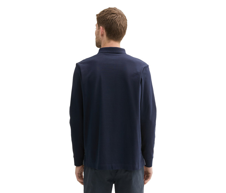 Mann von hinten mit Tom Tailor Longsleeve Piqué Poloshirt, Sky Captain Blue.