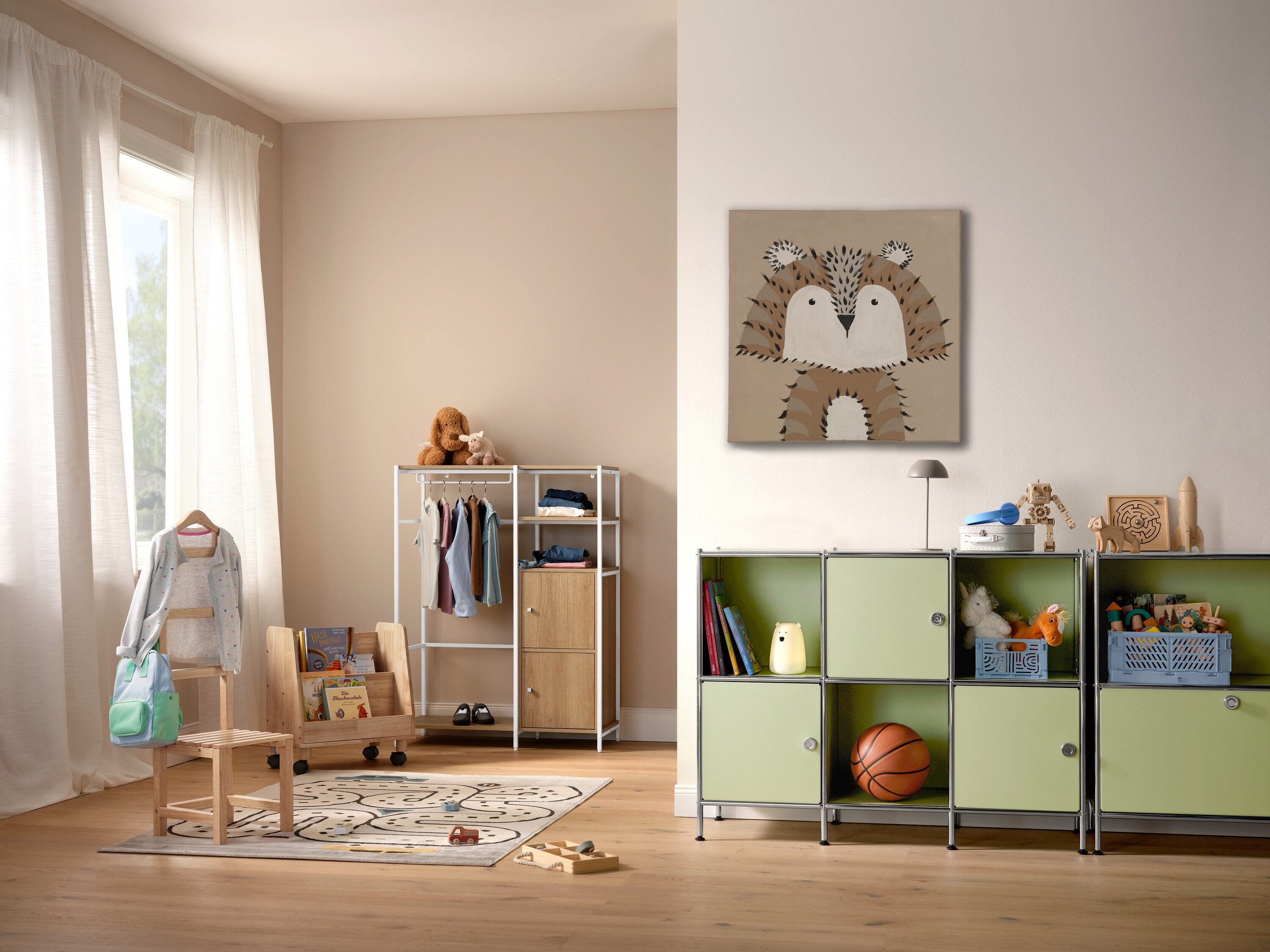 Kinderzimmer mit Kinderteppich COCOON »Städte«, 120 x 170 cm, Regal und Spielsachen.