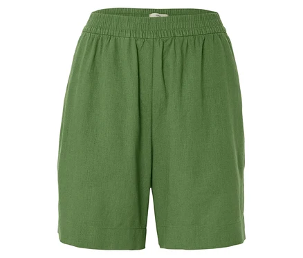 Grüne Shorts mit elastischem Bund.