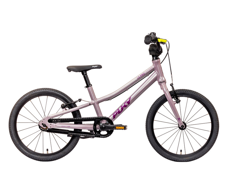 Das PUKY Fahrrad LS-PRO 18, pearl pink, steht seitlich und ist mit schwarzen Reifen und gelben Griffen ausgestattet.