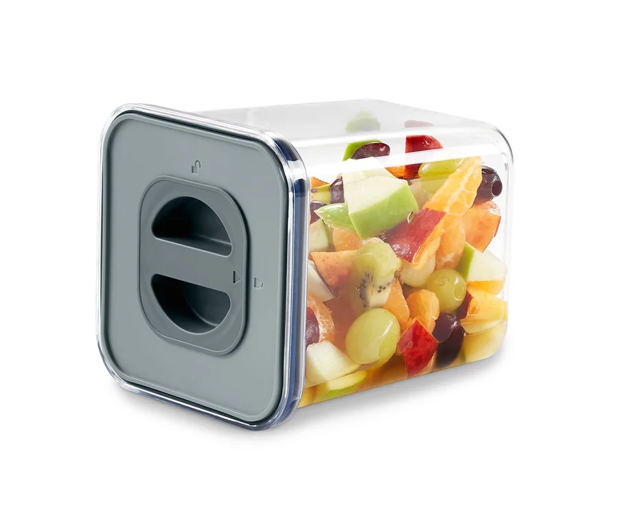 Obst befindet sich in einer von 2 Vakuum-Frischhaltedosen.