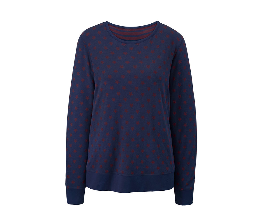 Blauer Pullover mit langen Ärmeln und rotem Aufdruck. Wende-Pyjama.