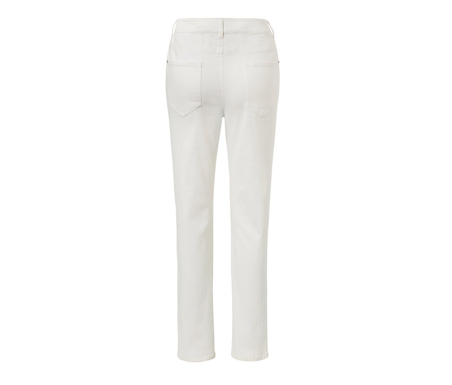 Rückansicht einer weißen Straightfit-Jeans.