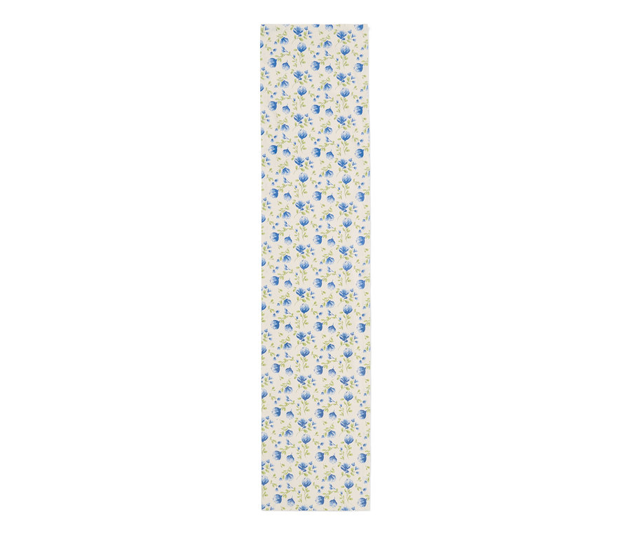 Baumwoll-Tischläufer mit blauem Blumenmuster.