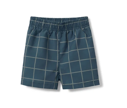 Blaue Kleinkind-Boardshorts mit grauem Karomuster.