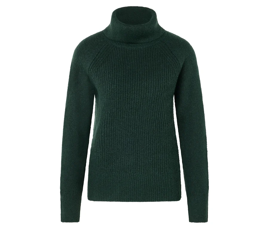 Ein grüner Rollkragenpullover auf weißem Hintergrund.