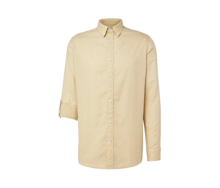 Gelbes Hemd mit Leinen.