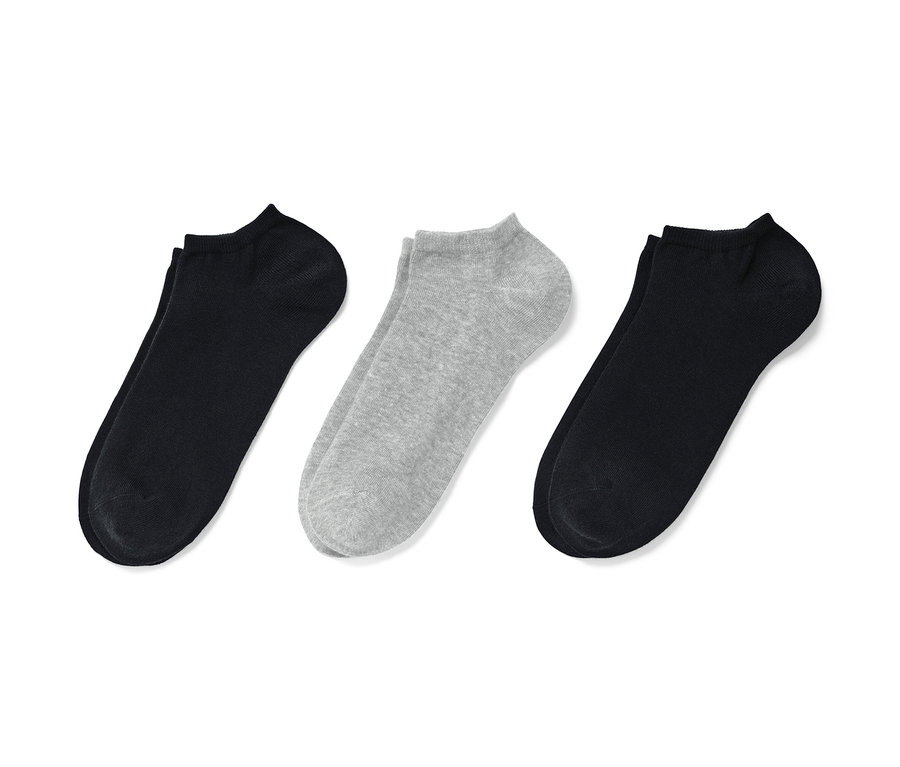 Drei Paar Sneakersocken in Schwarz und Grau.