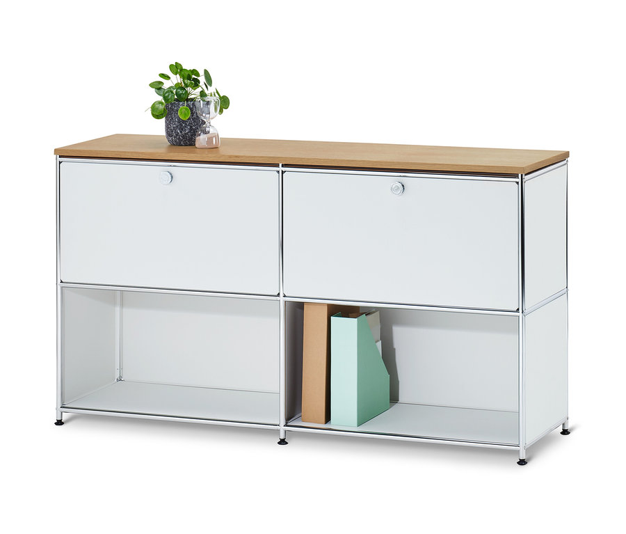 Schrank mit »CN3« Deckplatte mit Echtholzfurnier, Eiche hell, Breite 152 cm. Oben drauf steht eine Pflanze.