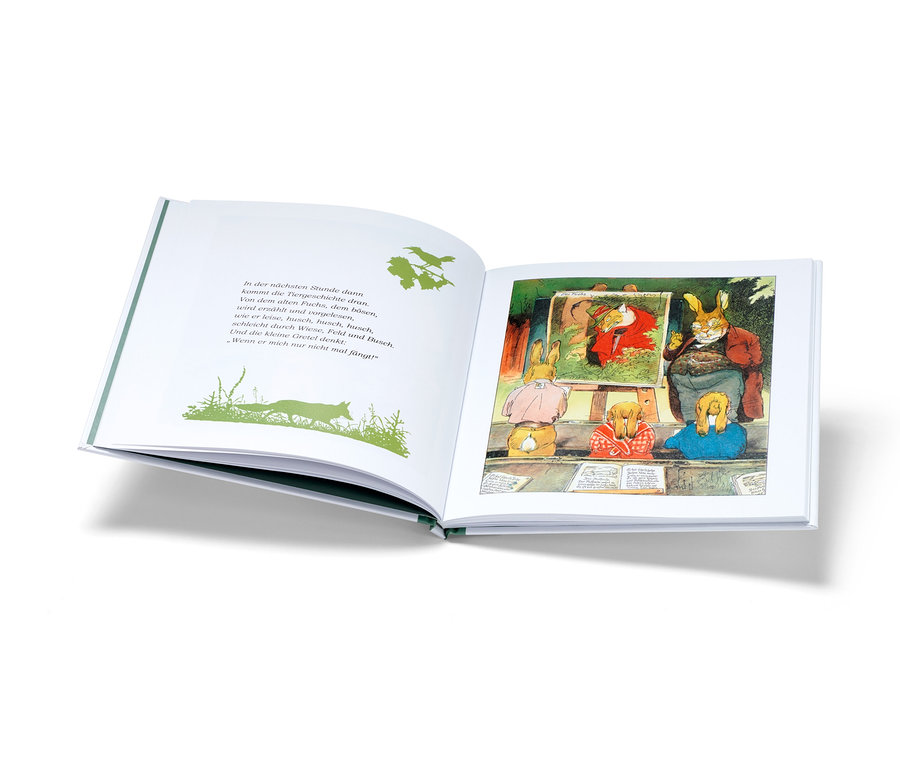 Geöffnetes Buch mit einer Illustration von Tieren und Text. Buch »Die Häschenschule«.