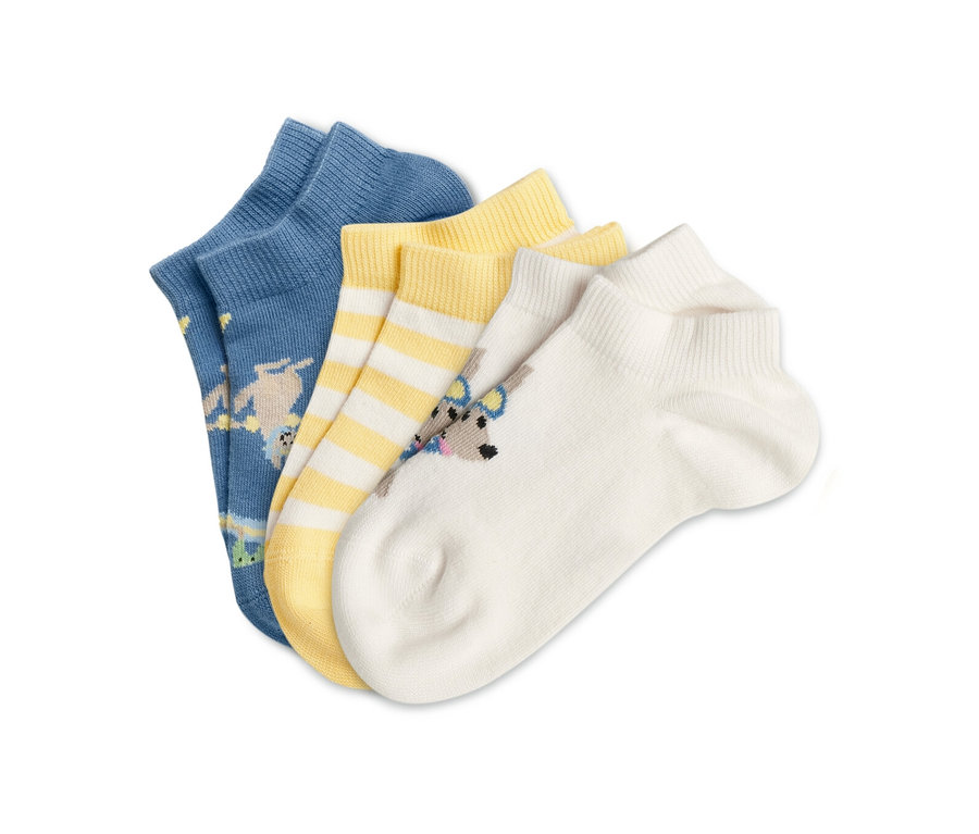 Drei Paar Kinder-Sneakersocken mit Känguru-Motiv.