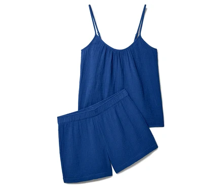 Blaues Pyjama-Set mit Spaghetti-Top und Shorts.