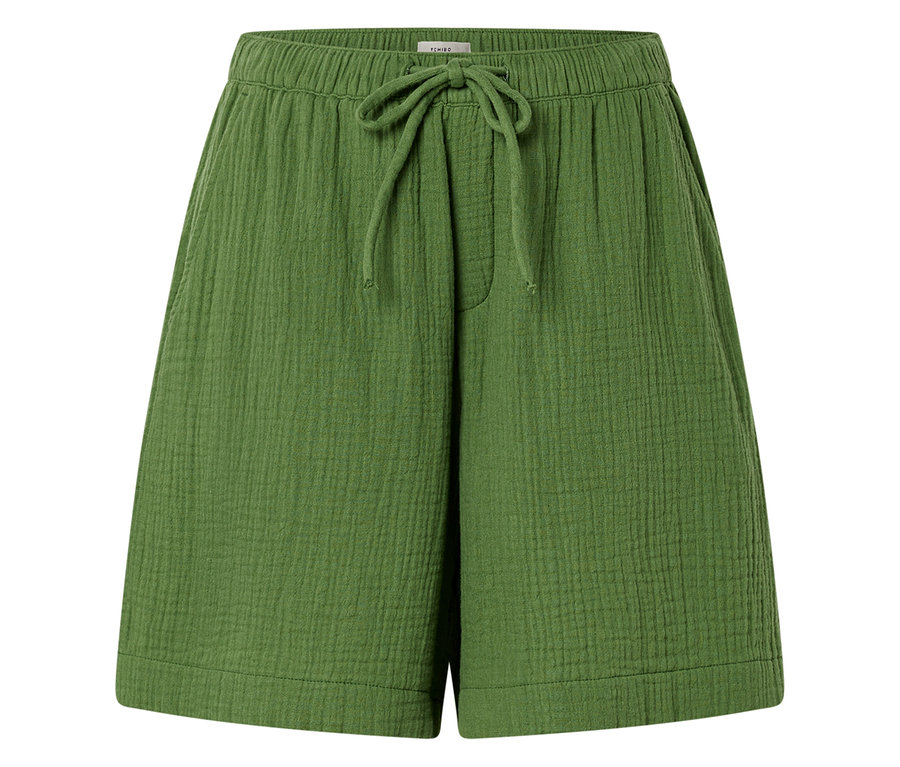 Grüne Shorts mit elastischem Bund und Kordelzug.