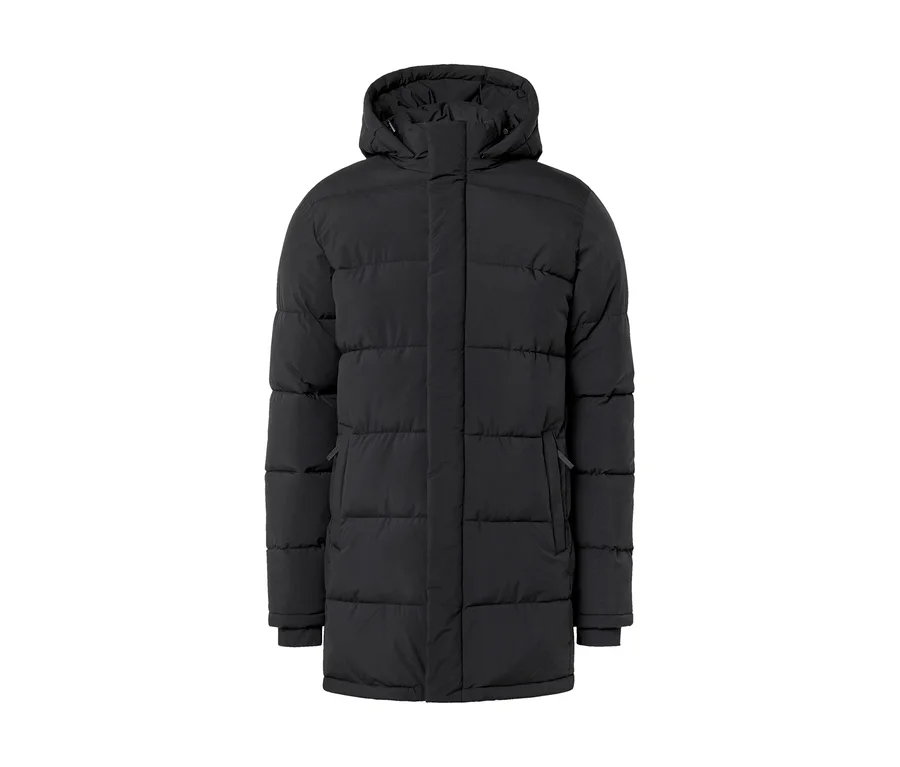 Schwarze lange Steppjacke mit Kapuze, verdecktem Reißverschluss und zwei seitlichen Reißverschlusstaschen.