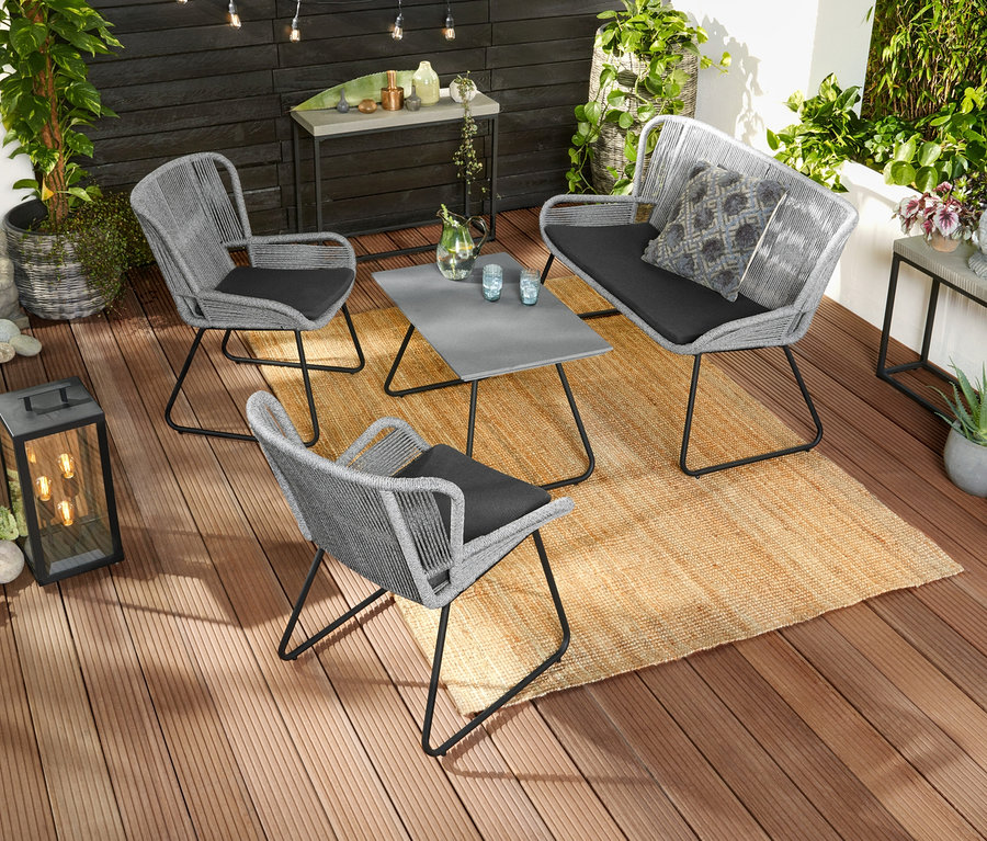 Vierteiliges Loungemöbel-Set »Rope« mit zwei Konsolentischen in Betonoptik und Polyrattan-Pflanzkübeln in ca. 48 x 92 cm und ca. 40 x 44 cm sowie LED-Filamentlaterne Outdoor.
