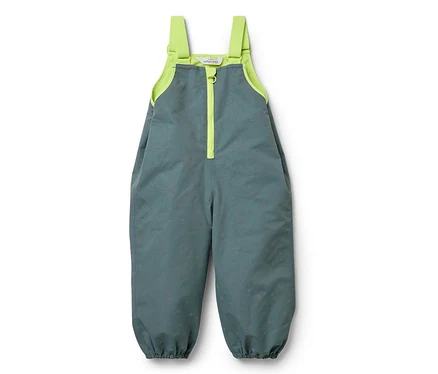 Graugrüne Latzhose mit neongrünem Reißverschluss und Trägern.