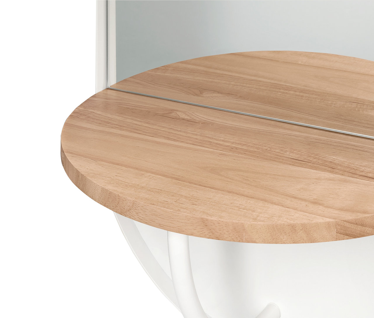 Detailansicht eines Wandspiegels mit Ablage und Garderobenstange.