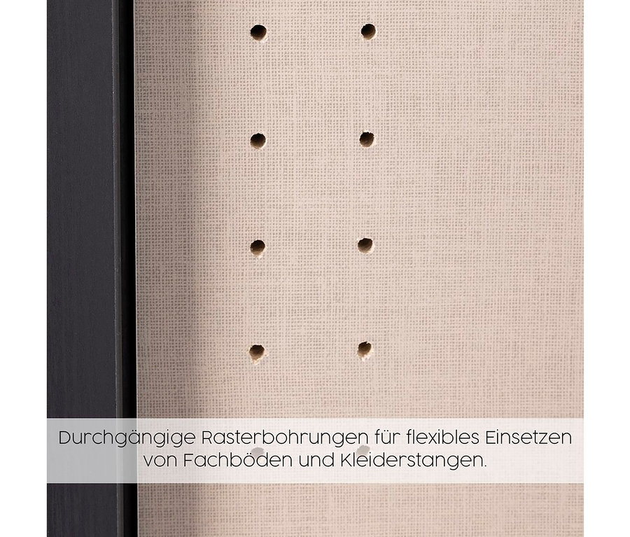 Detailansicht von durchgehenden Rasterbohrungen für Fachböden und Kleiderstangen eines Rauch Drehtürenschranks "Skandi" in beige/champagner.