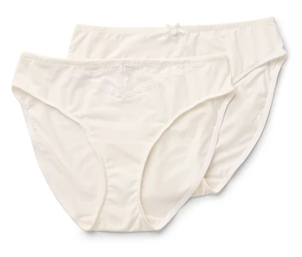 Zwei cremefarbene Damen Slips mit Spitze und Schleife.
