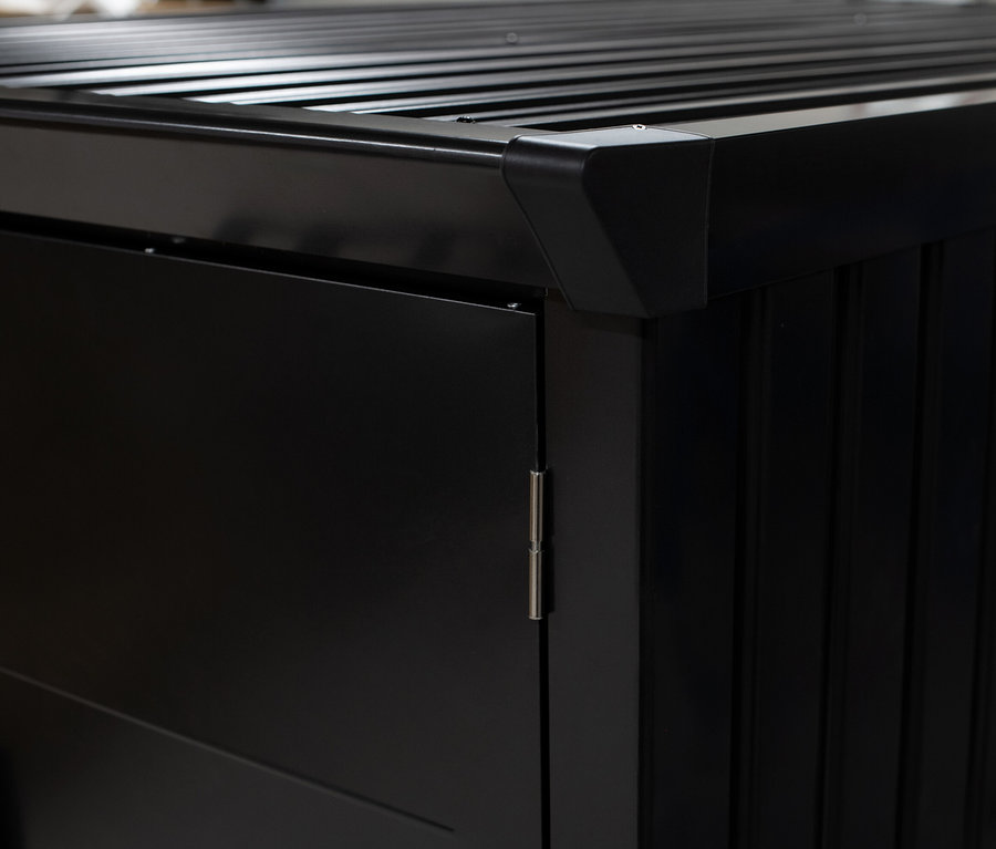 Detailaufnahme einer schwarzen Fahrradbox.