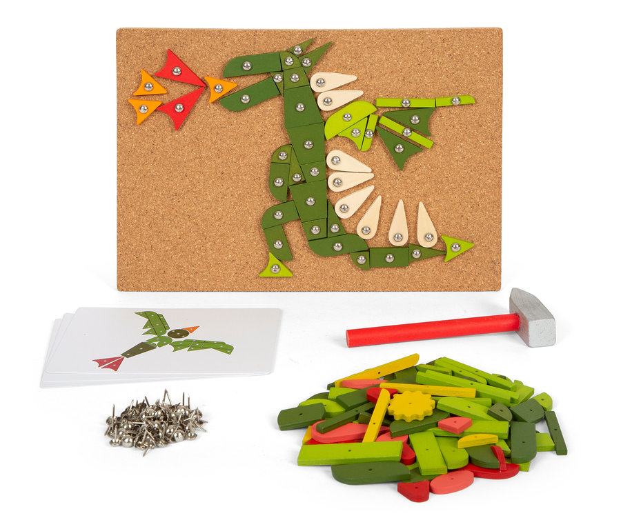 small foot Hämmerchenspiel, Pflanzen und Lebewesen mit Drachenmotiv auf Korkplatte.