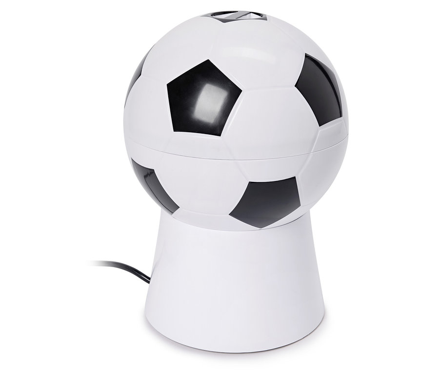 Eine Lampe in Form eines Fußballs steht auf einem weißen Sockel.