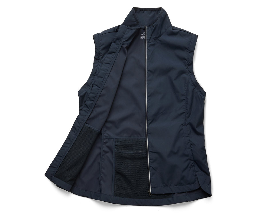 Offene marineblaue Weste mit durchgehendem Reißverschluss und mehreren Taschen.