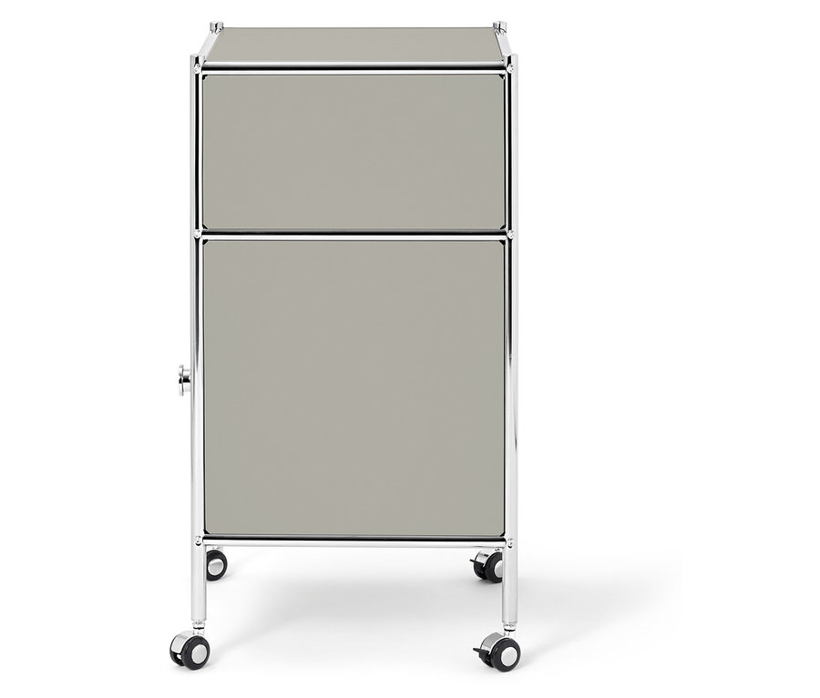 Grauer, rollbarer Nachttisch mit zwei Schubladen und Chromrahmen.