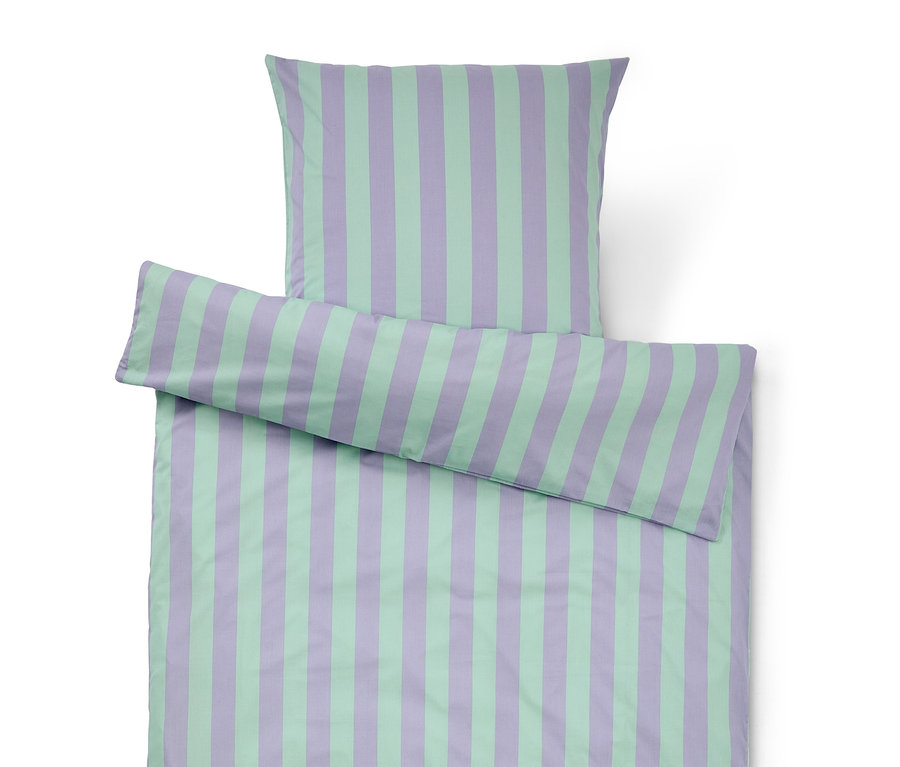 Bettwäsche-Set mit lila und mintgrünen Streifen, bestehend aus Kissenbezug und Bettbezug.
