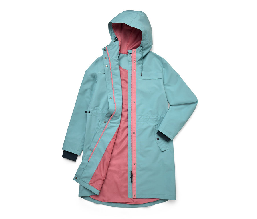 Aqua-farbene Kapuzenjacke mit offenliegendem pinkem Innenfutter, flach ausgebreitet auf weißem Hintergrund.