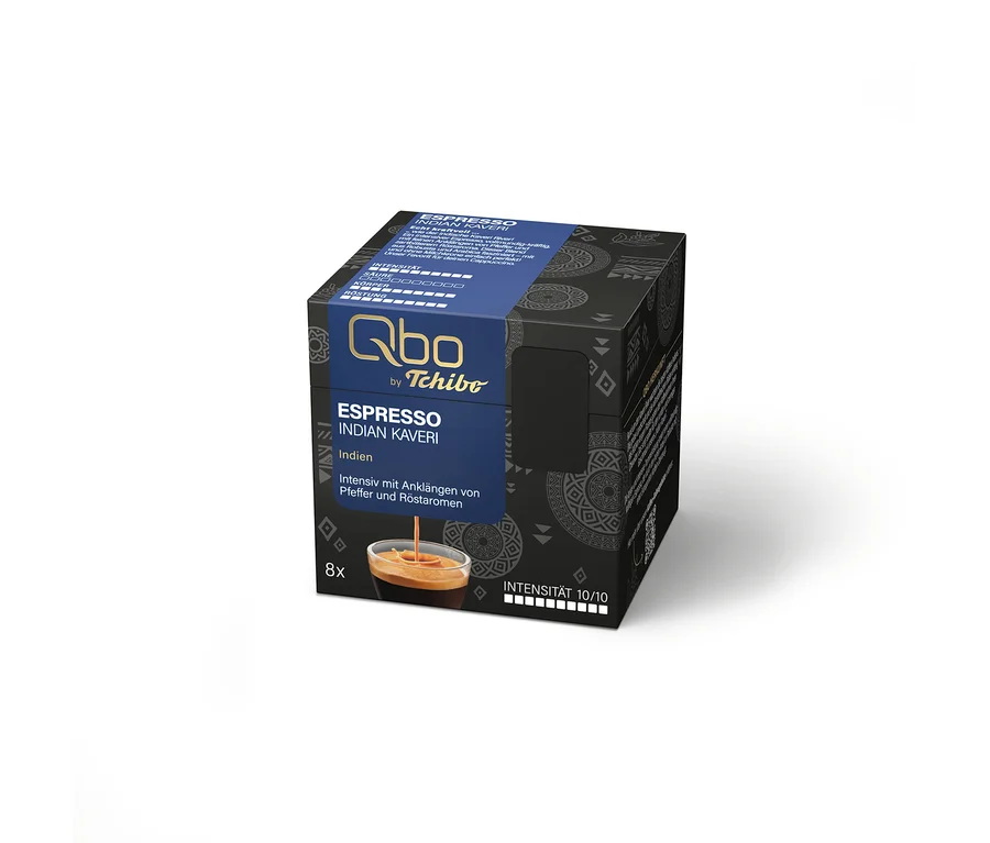 Schwarze Verpackung der Qbo Espresso INDIAN KAVERI - 8 Kapseln mit blauem Etikett, das eine Tasse Espresso und die Intensität 10/10 zeigt.