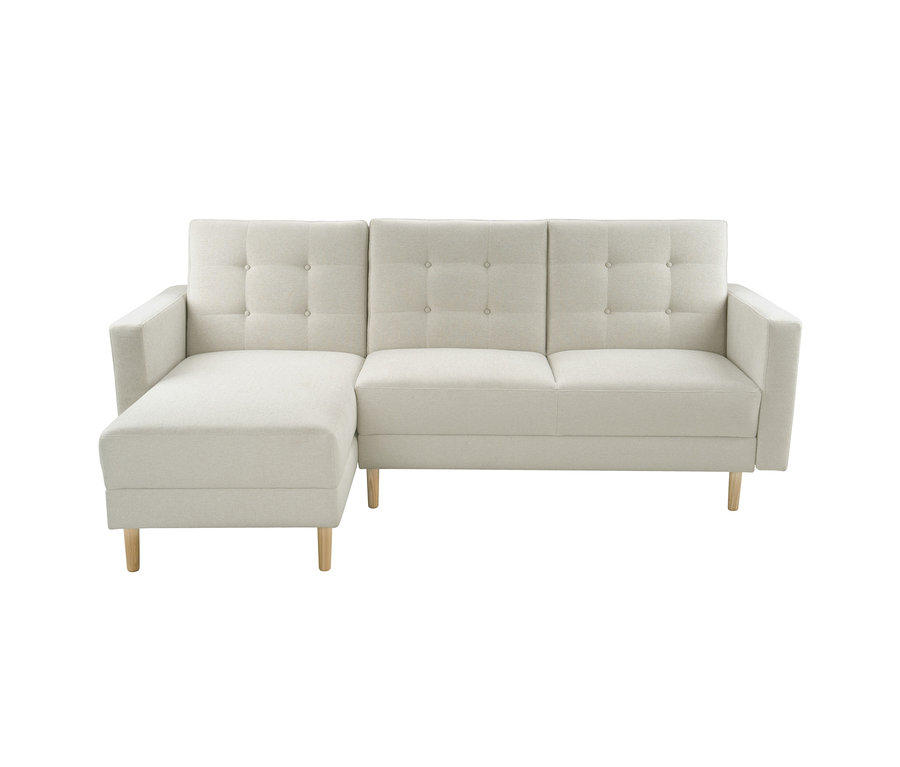 Helles beiges Ecksofa mit linksseitiger Récamiere, getufteten Rückenlehnen und hellen Holzbeinen.