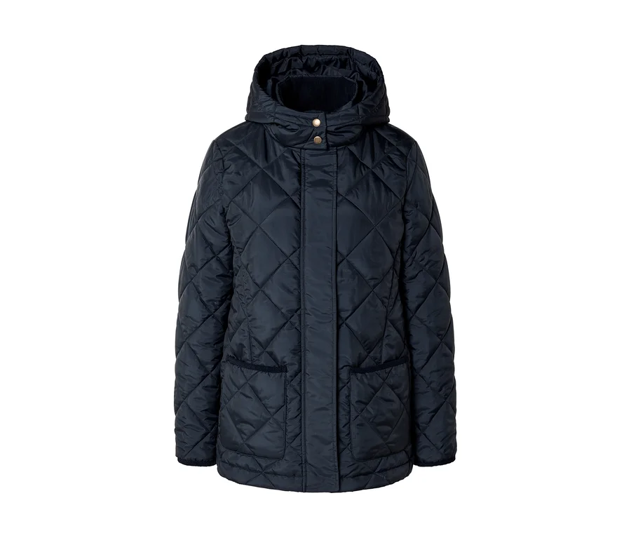 Dunkelblaue, gesteppte Jacke mit Kapuze, hohem Kragen mit goldfarbenen Druckknöpfen und zwei aufgesetzten Taschen.