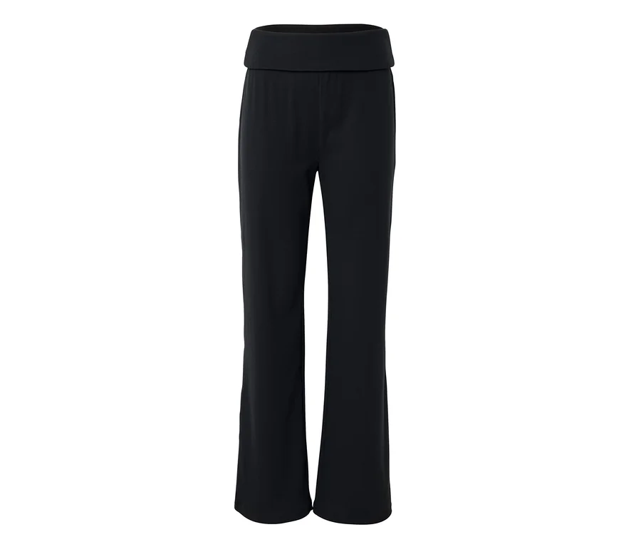 Schwarze Stoffhose mit weitem Bein und umgeschlagenem, hohem Bund.