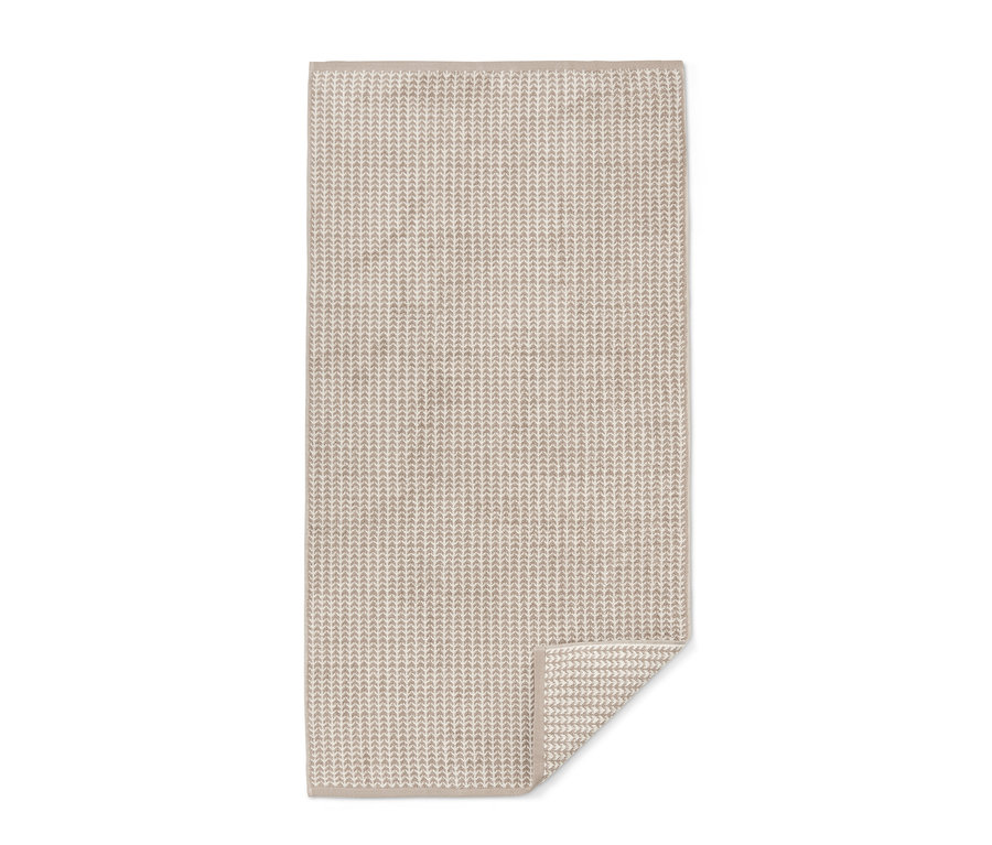 Ein beige Premium-Badetuch mit geometrischem Muster.