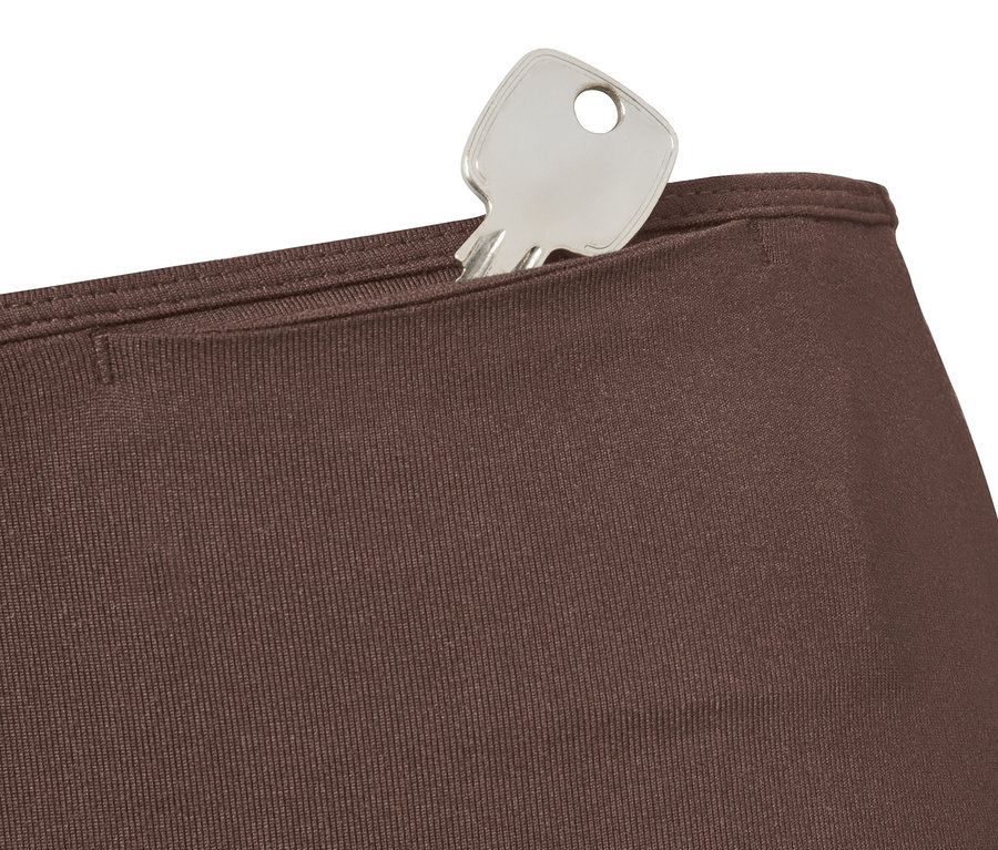Schlüssel in der Tasche einer Sporttight.