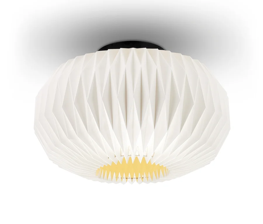 Eine LED-Deckenleuchte mit Origamischirm ist an der Decke befestigt.