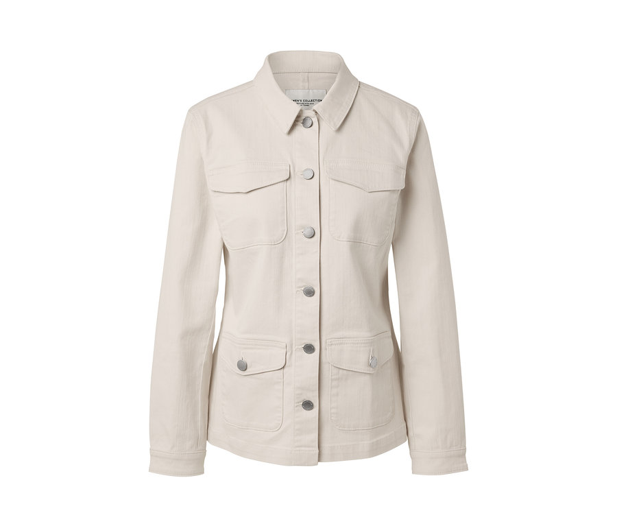 Cremefarbene Jeansjacke mit Cargo-Taschen und Knöpfen.