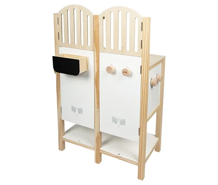 Der small foot Hobby-Horse-Pferdestall aus Holz hat zwei Boxen mit Türen, Regale und eine Tafel.